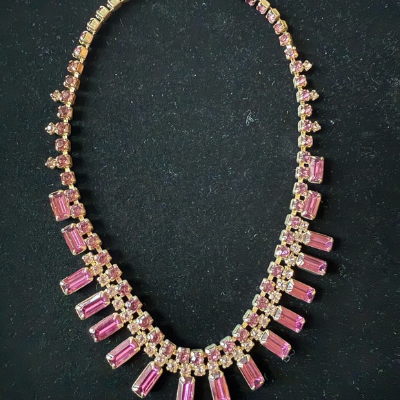 Jewelry - Vintage Elegant Pink and Gold Necklace